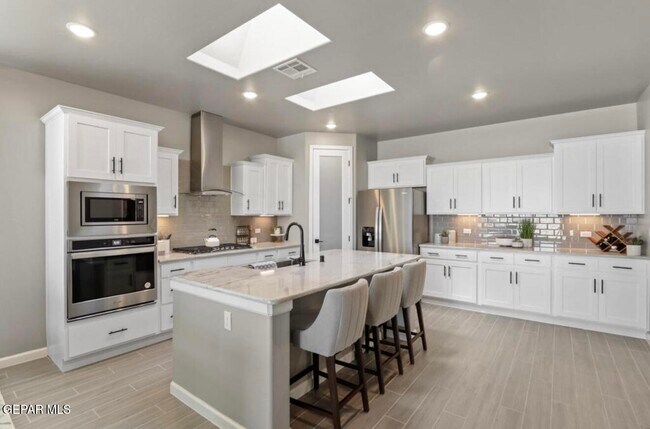 Building Photo - 257 Adamtowne Dr