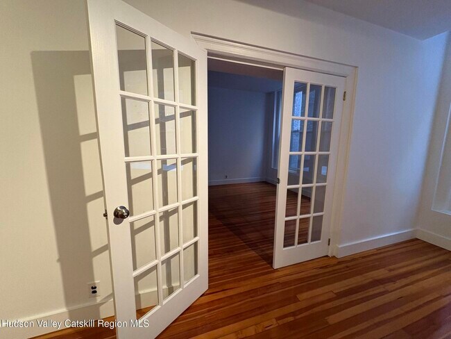 Building Photo - 302 Wall St