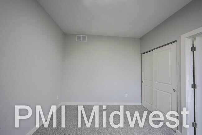 Building Photo - "Charming 2-Bedroom Gem with 1.5 Baths on East Michigan Street – A Cozy 949 Sq. Ft. Haven in Indi...