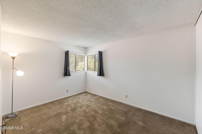 Building Photo - 3050 Wildwood Ave
