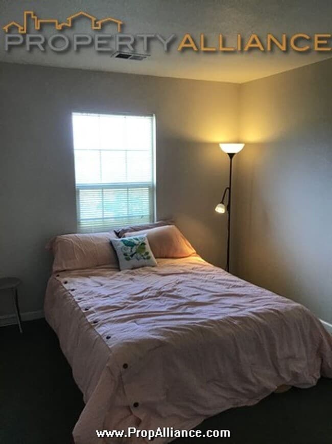 Building Photo - Townhome for rent near Red Hawk golf cours...