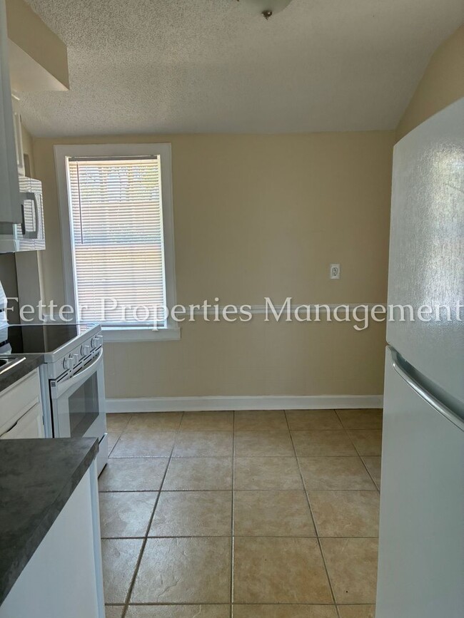 Building Photo - Summer Special! First Month's Rent Free!