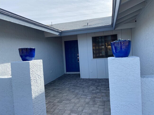 Building Photo - 4007 W Rue De Lamour Ave