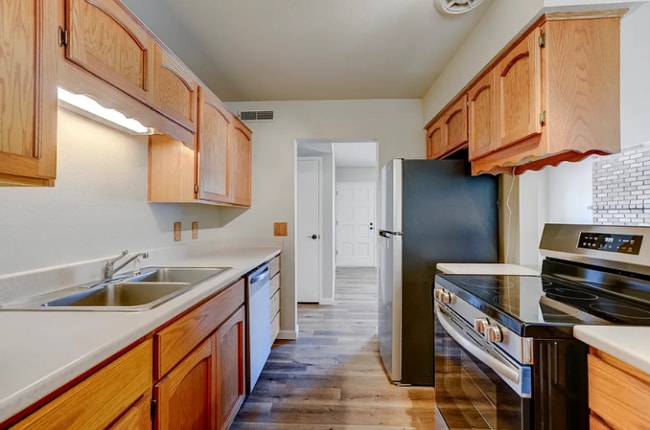 Building Photo - 3035 Pleasant Valley Cir