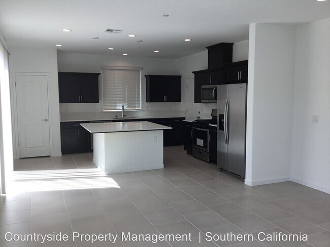 Building Photo - 4 br, 2.5 bath House - 3942 Wrenwood Avenue