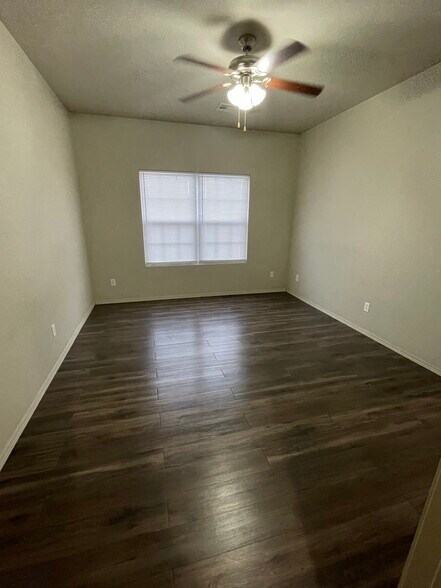 Building Photo - 3105 S Waterview Ln