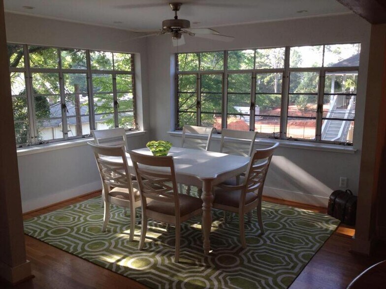 Building Photo - 2231 Selwyn Ave