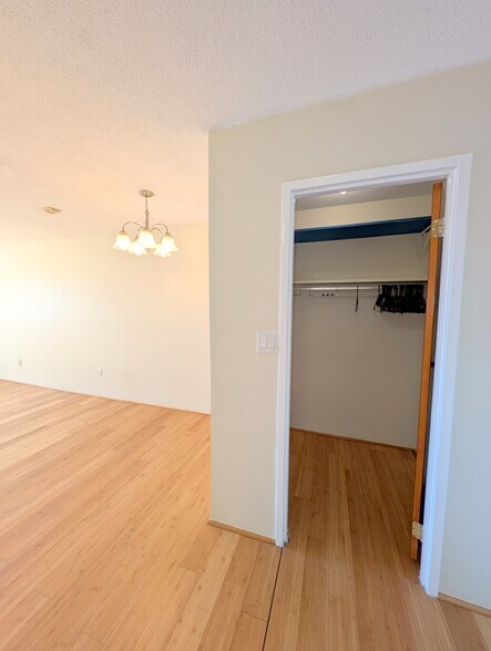 Building Photo - 474 Broadway