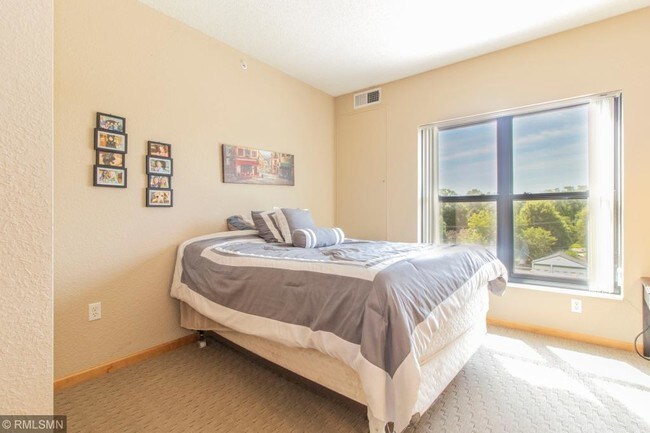 Building Photo - 4645 Park Commons Dr