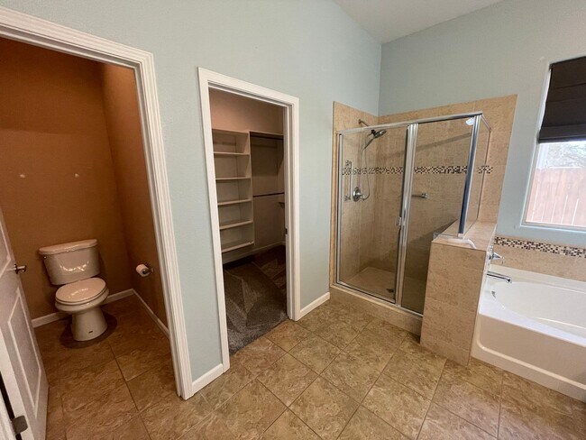 Building Photo - Sparks Home in Gated Community!