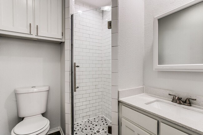 Building Photo - 2805 Meadow Park Dr