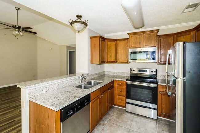 Building Photo - 1602 Far Dr