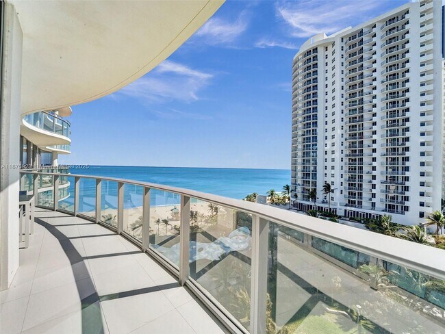 Building Photo - 17475 Collins Ave
