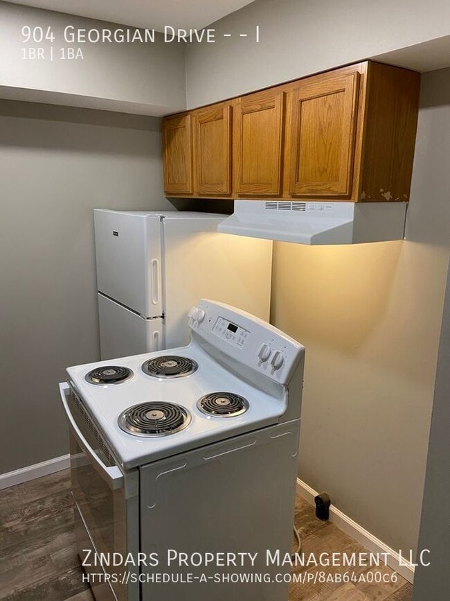 Building Photo - 904 Georgian Dr