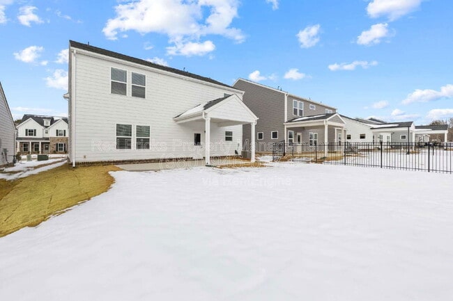 Building Photo - 2137 Riverbend Ave