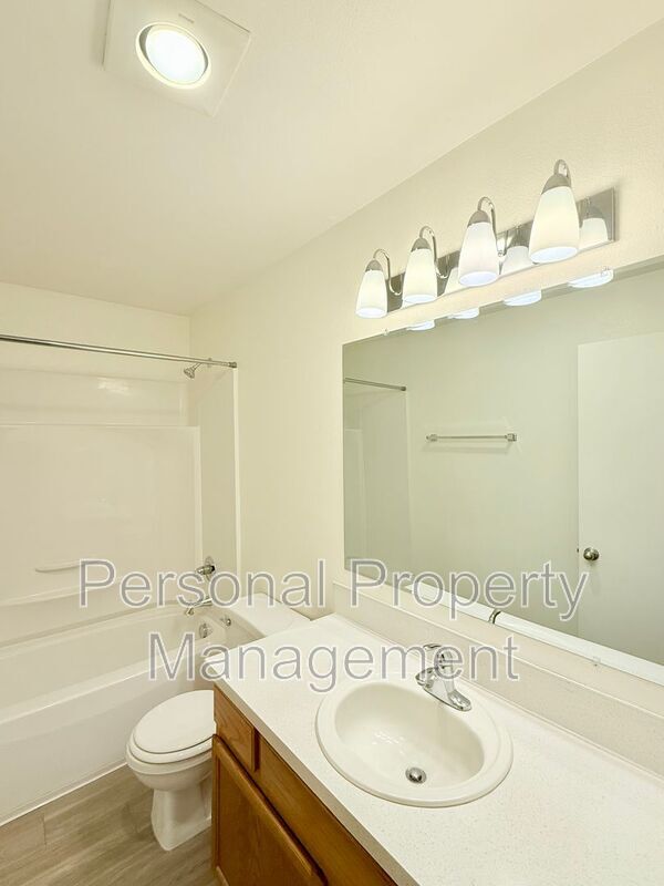 Building Photo - 3412 NE 66th Ave