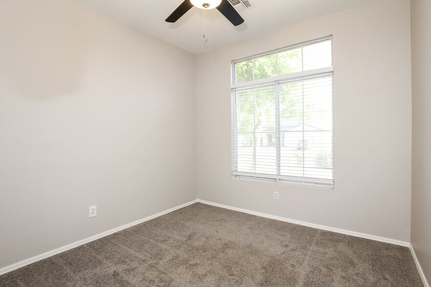 Building Photo - 15434 W Gelding Dr