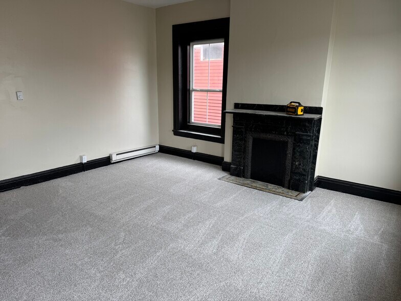 Building Photo - 313 S Penn St