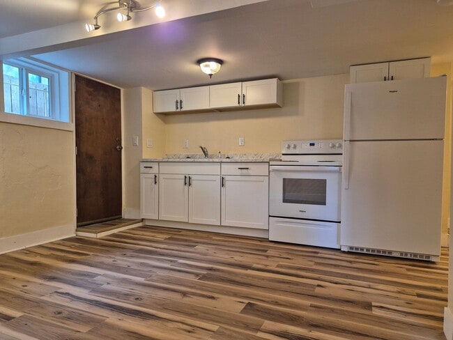 Building Photo - Cozy 1 bedroom close to Seattle Ferry and ...