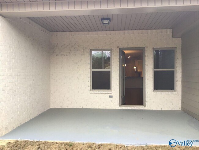 Building Photo - 700 Rivulet Dr SW