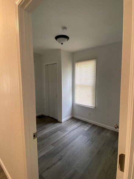 Building Photo - 9746 Diamond Dr
