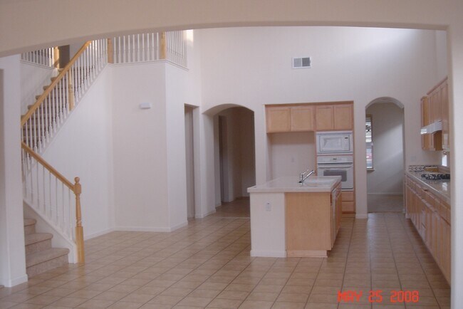 Building Photo - 6619 Sao Tiago Way