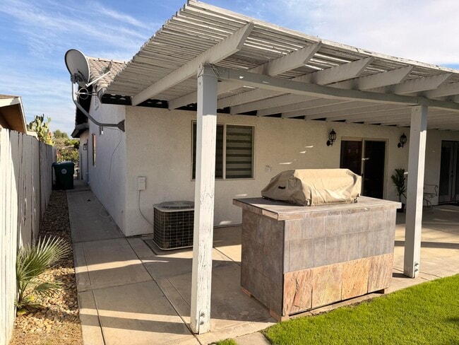 Building Photo - 51905 Avenida Velasco