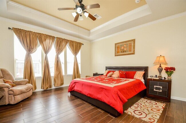 Building Photo - 25935 Foxrun Vista Dr