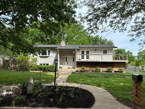 Building Photo - 830 Dehoff Dr