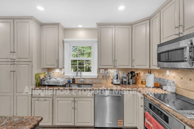 Building Photo - 6861 Williamsburg Pond Ct
