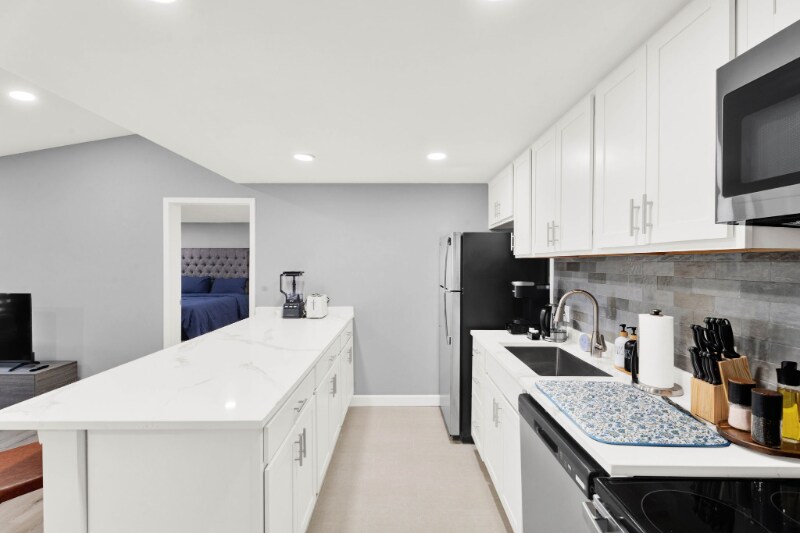 Building Photo - 6 Roanoke Ln