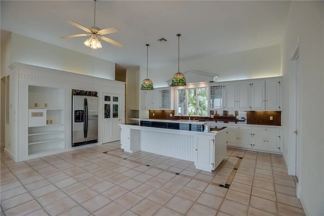 Building Photo - 8414 Poinciana Pl