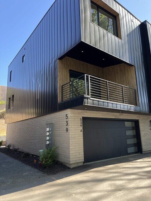 Building Photo - 529 Warnock Ave S