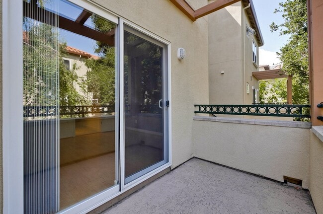 Building Photo - Downtown Mountain View l Stylish Home