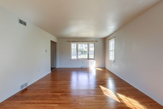 Building Photo - 332 Deerfield Rd