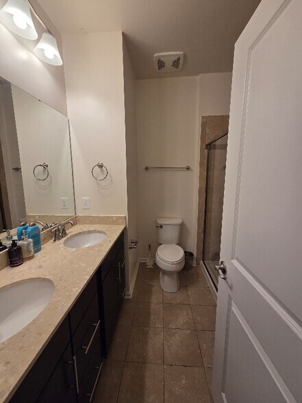 Building Photo - 7735 Duncannon Ln