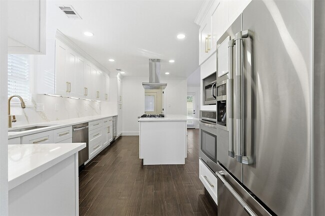 Building Photo - 2410 Del Norte St