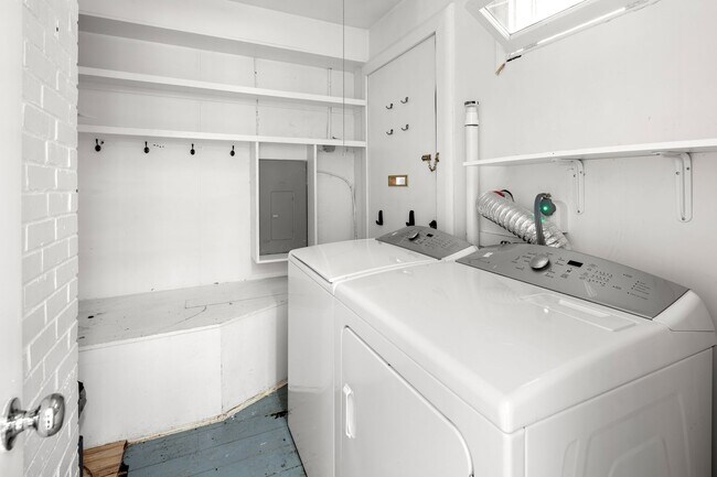 Building Photo - Biltmore Forest Home