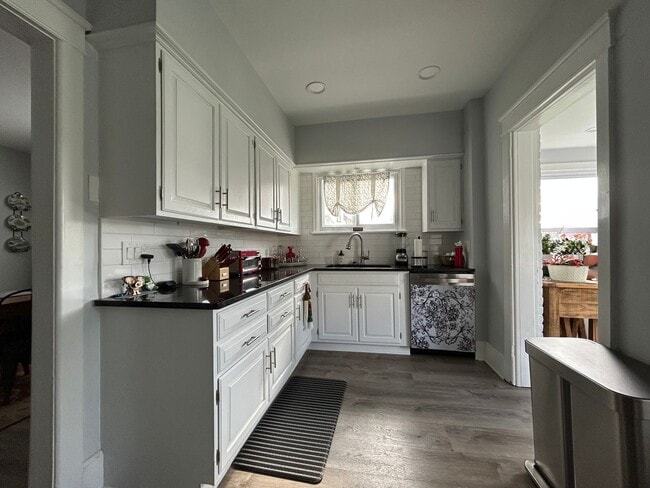 Building Photo - 4 bedroom 2.5 Bath Home in Emmaus