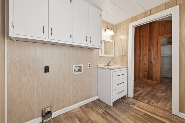 Building Photo - 1603 Blase Rd