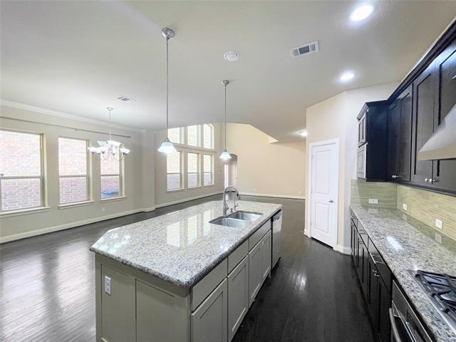 Building Photo - 6622 DeLeon St