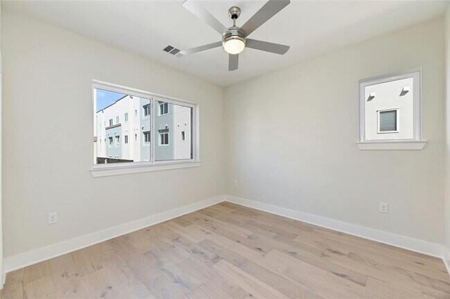 Building Photo - 2827 Manor Rd