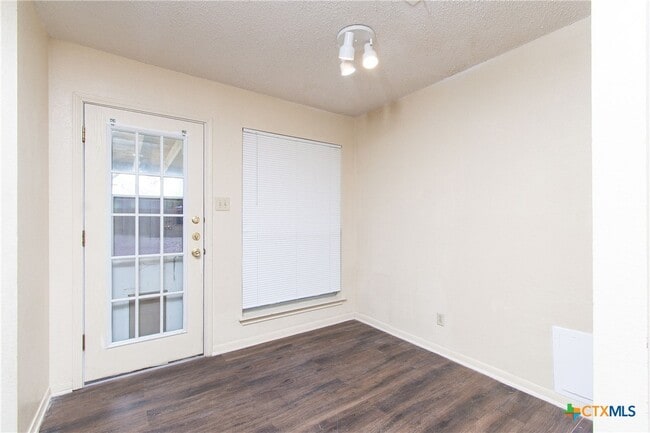 Building Photo - 2803 Willow Springs Rd