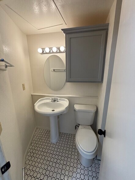 Building Photo - 4010 Pepper Dr