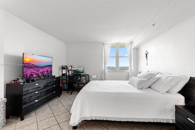 Building Photo - 3000 Coral Wy