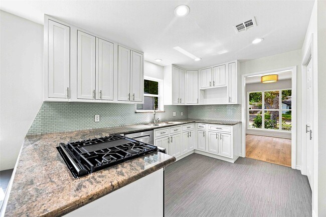 Building Photo - 6215 Queensloch Dr