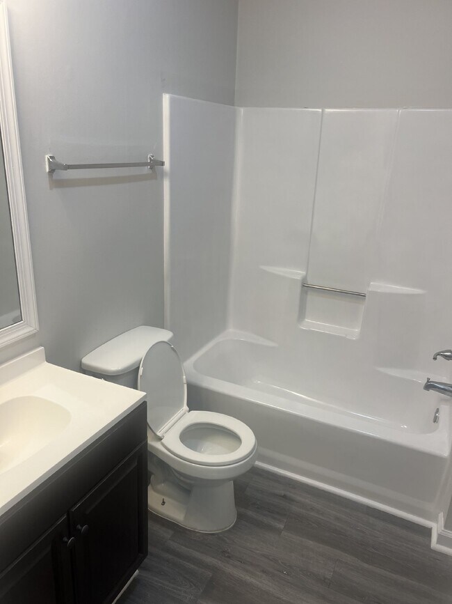 Building Photo - 204 Powell St