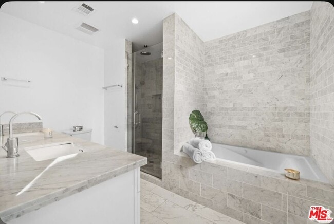 Building Photo - 1654 Greenfield Ave