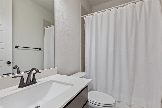 Building Photo - 2607 Rosebud Ln