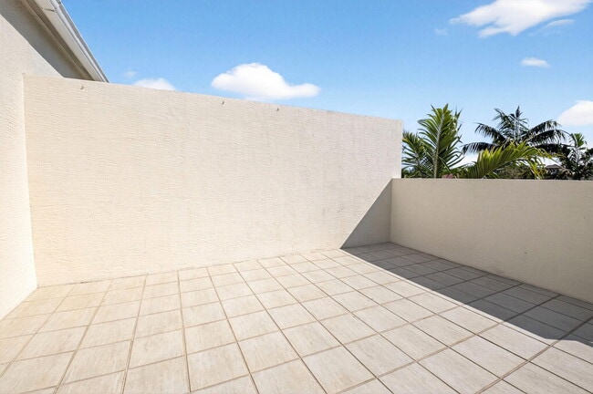 Building Photo - 4920 NW 15th Ave